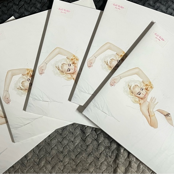 KALI UCHIS Por Vida Nine Year Anniversary Vinyl Limited Edition 💘 SHIPS ASAP - Picture 2 of 4